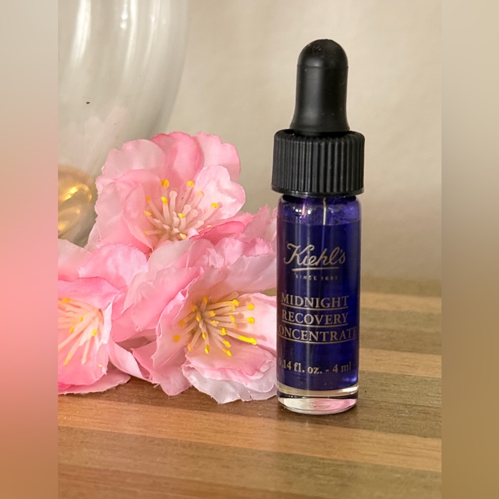 Kiehl's Midnight Recovery Concentrate - Travel size .14fl oz/ 4ml.